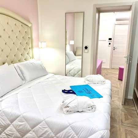 Hotel Astigiana & Appartamenti 瓦拉泽 外观 照片