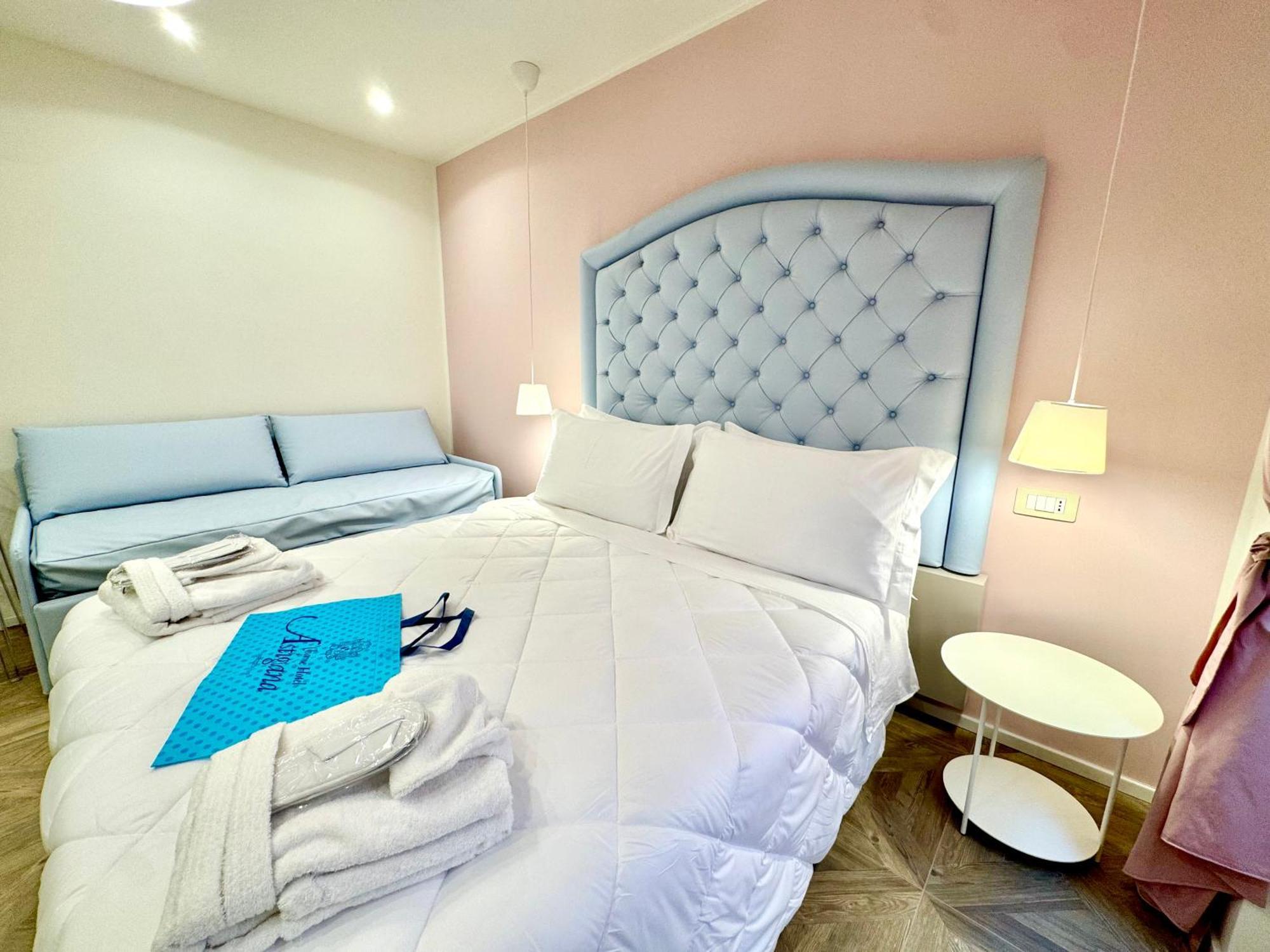 Hotel Astigiana & Appartamenti 瓦拉泽 外观 照片