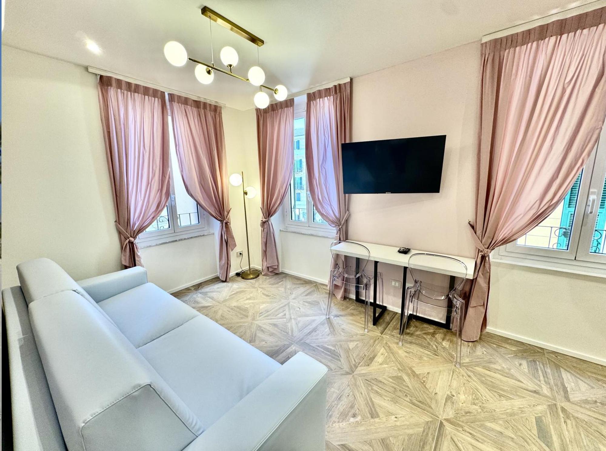 Hotel Astigiana & Appartamenti 瓦拉泽 外观 照片