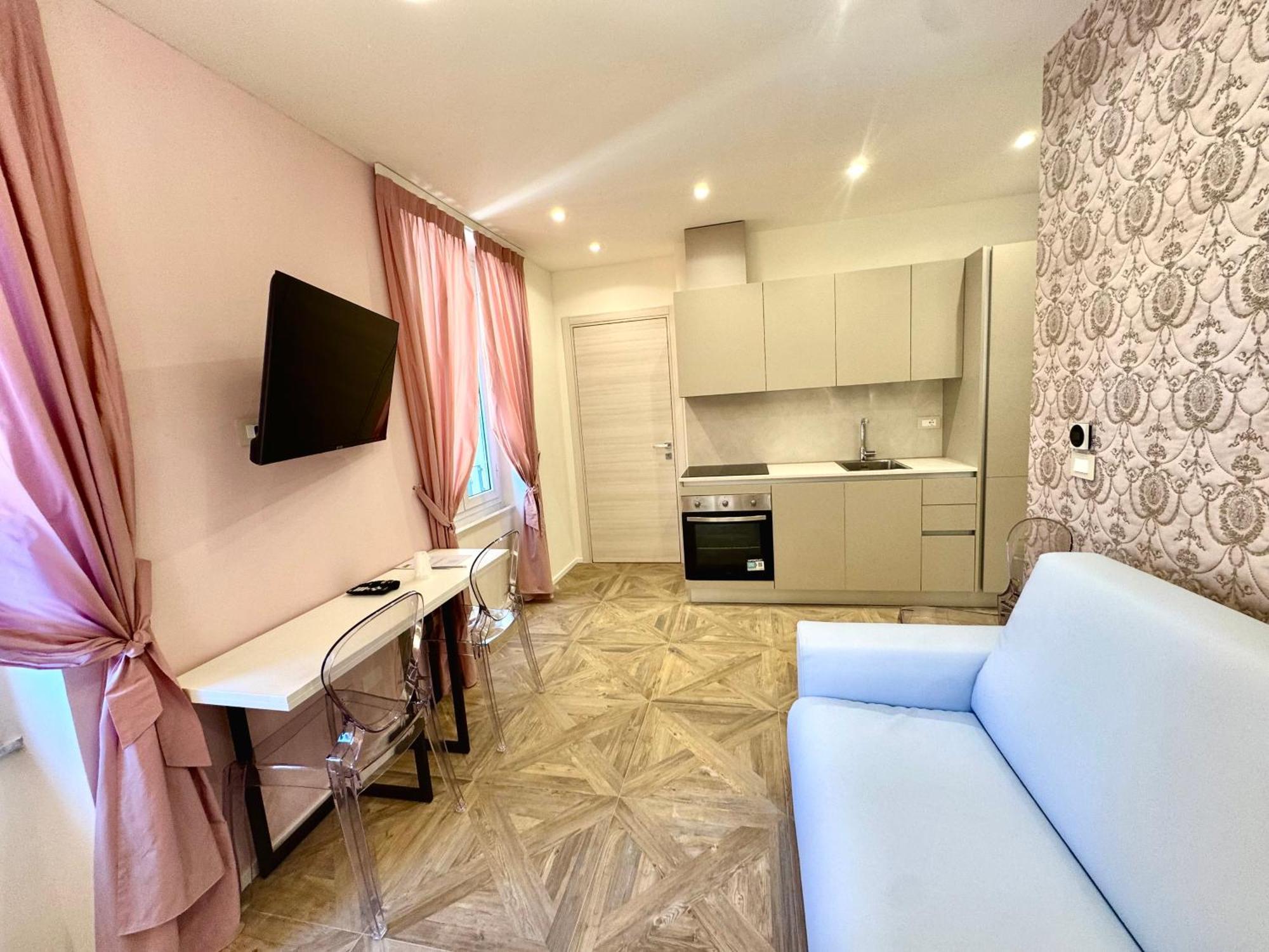 Hotel Astigiana & Appartamenti 瓦拉泽 外观 照片