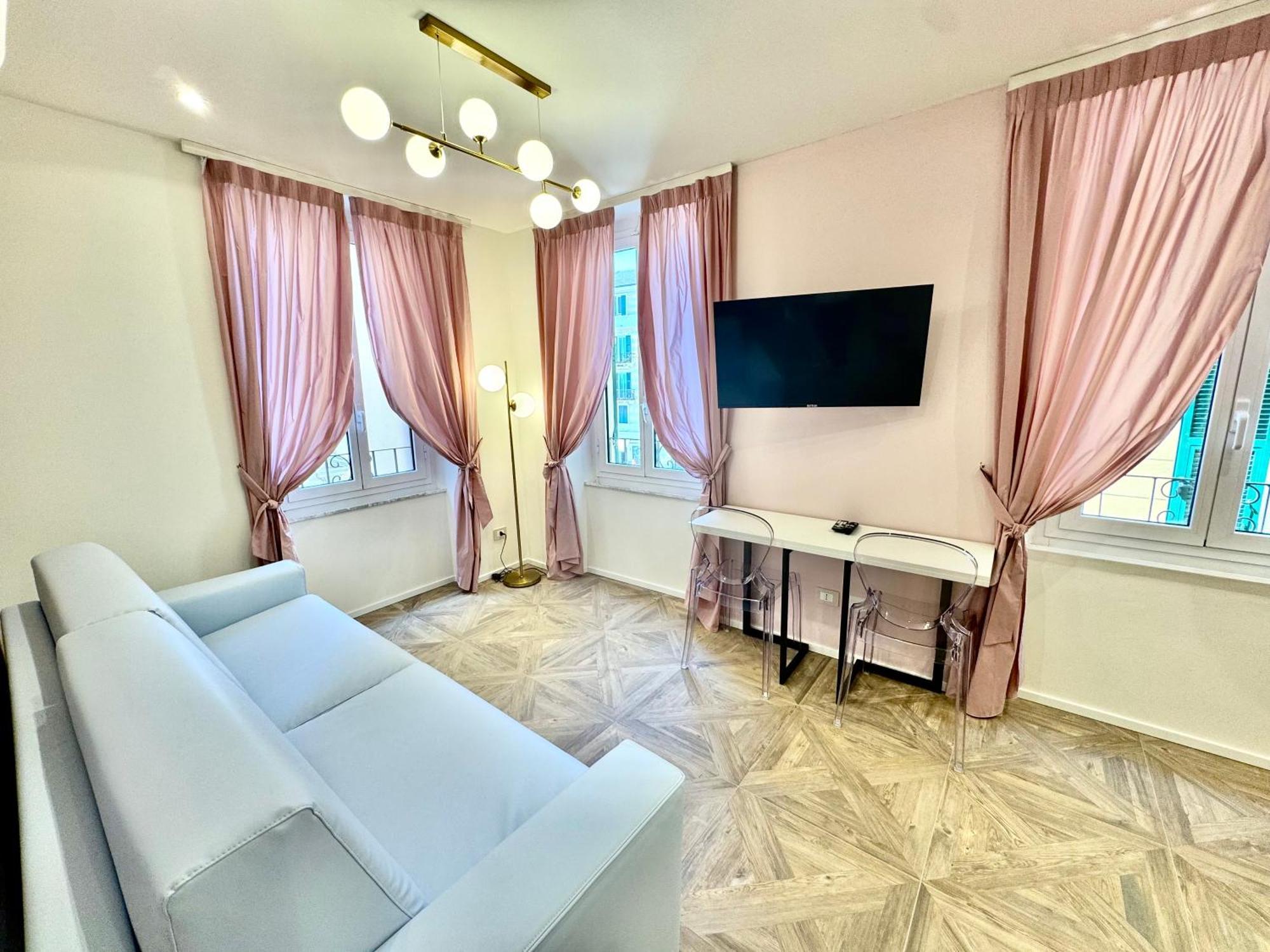 Hotel Astigiana & Appartamenti 瓦拉泽 外观 照片