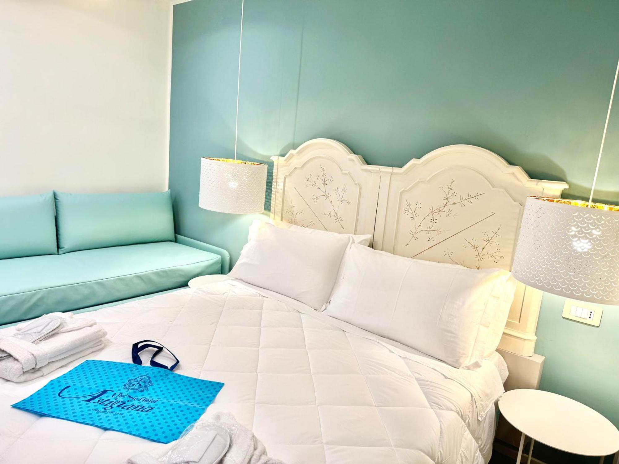Hotel Astigiana & Appartamenti 瓦拉泽 外观 照片