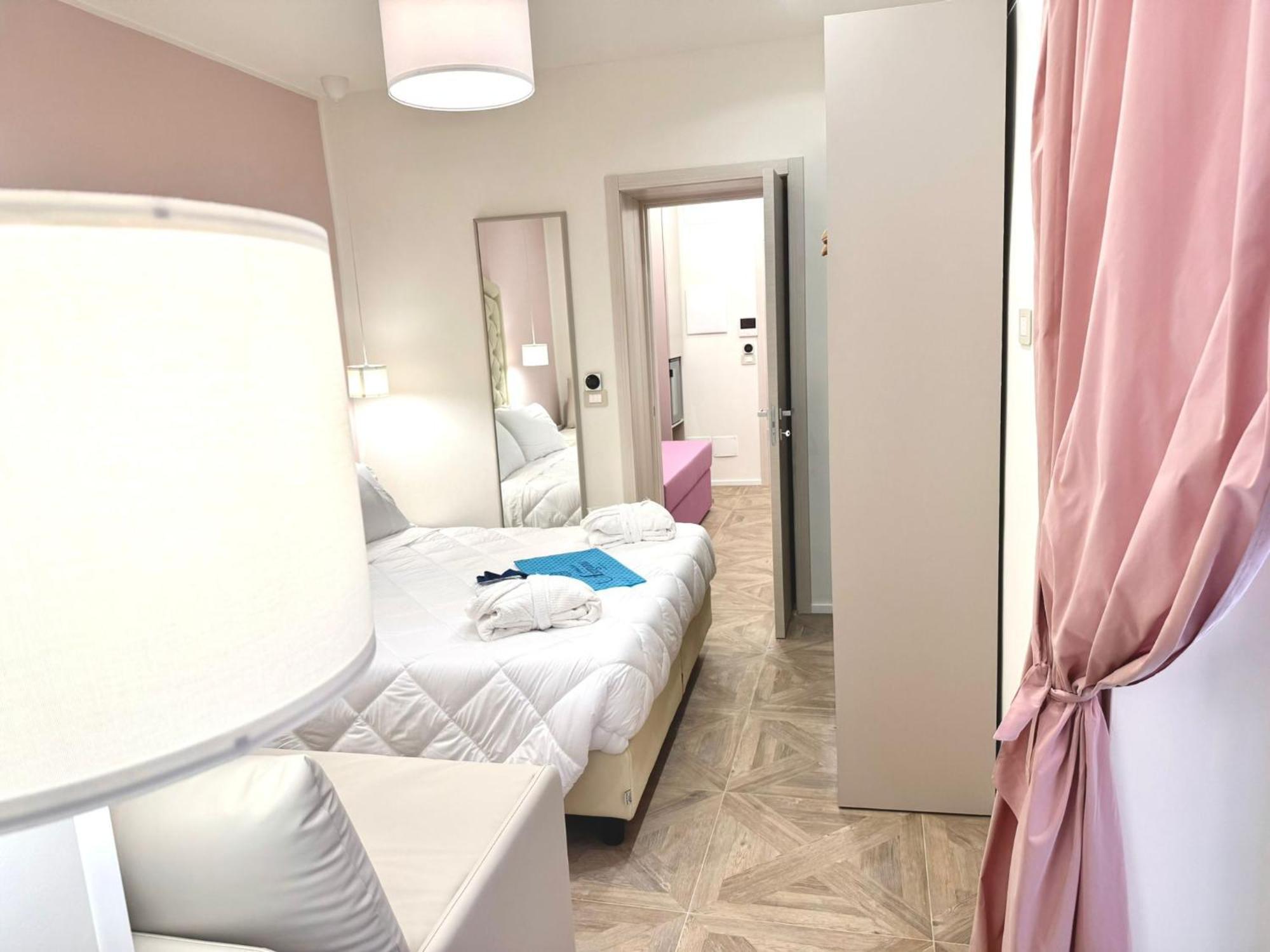 Hotel Astigiana & Appartamenti 瓦拉泽 外观 照片