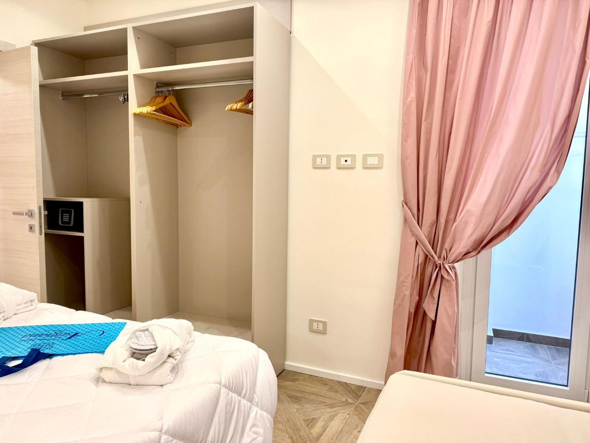 Hotel Astigiana & Appartamenti 瓦拉泽 外观 照片