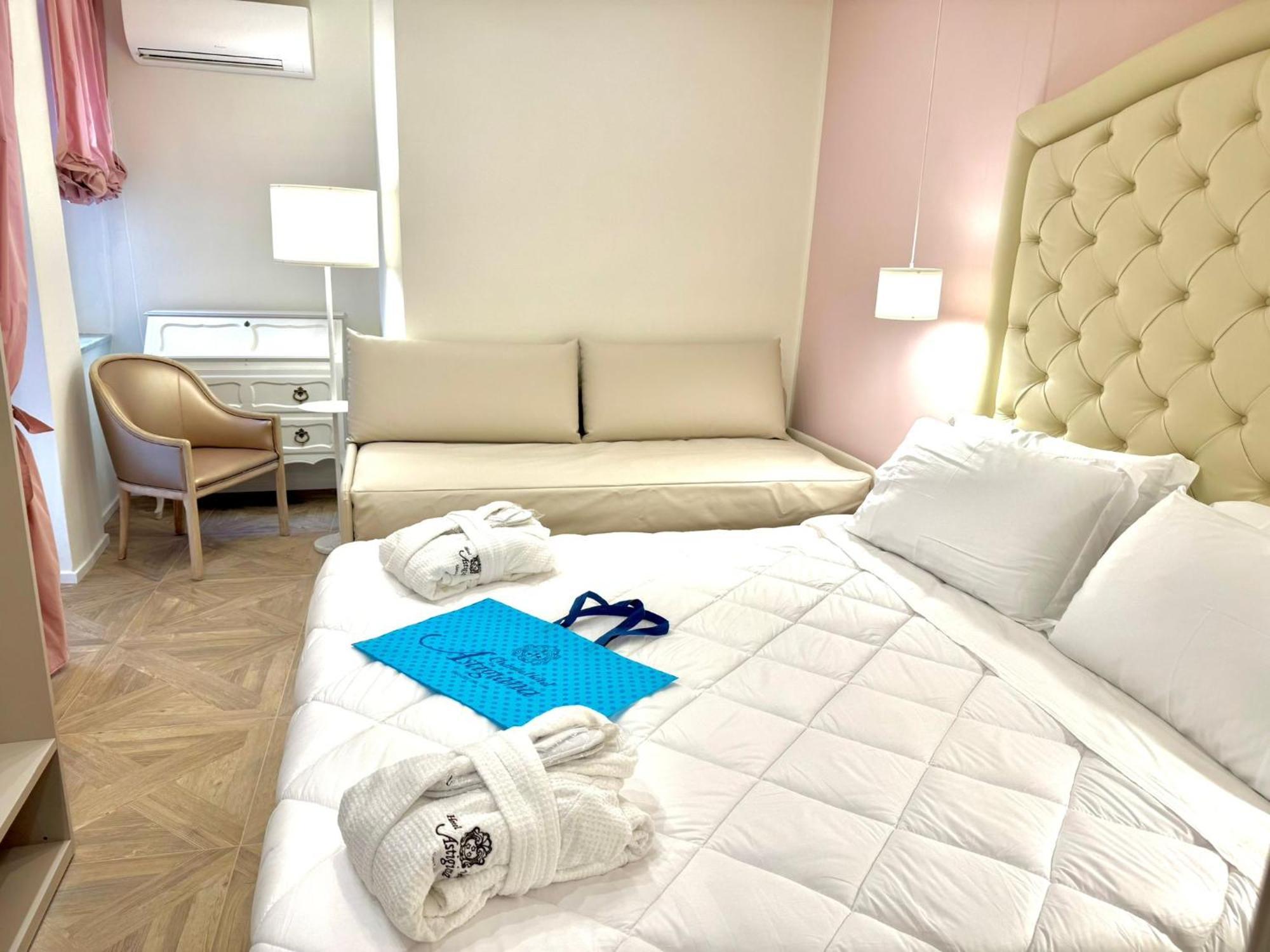 Hotel Astigiana & Appartamenti 瓦拉泽 外观 照片